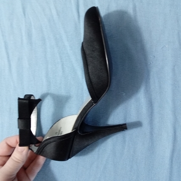 Black square toe Steve madden heels. Like new. - Picture 2 of 4